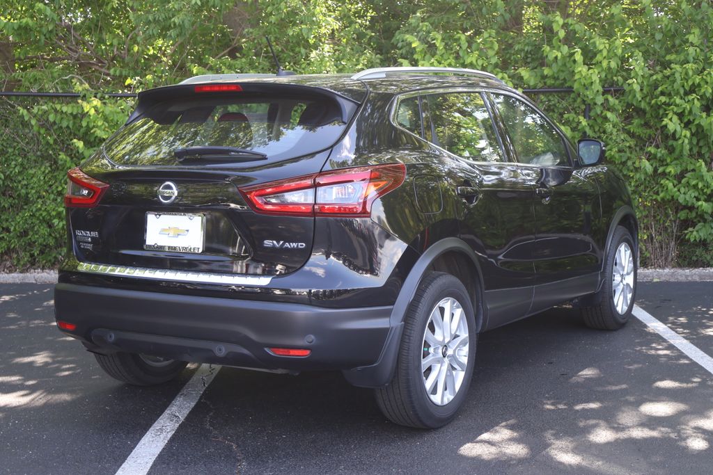 Thumbnail: 2021 Nissan Rogue Sport - 8