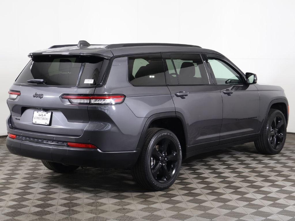 Used 2023 Gray Jeep Altitude image 11
