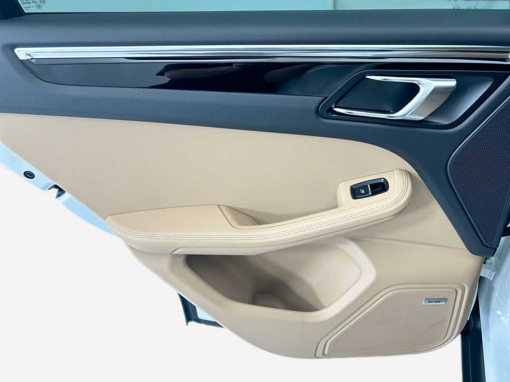 Thumbnail: 2025 Porsche Macan - 26