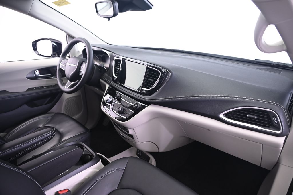 Thumbnail: 2024 Chrysler Pacifica - 22