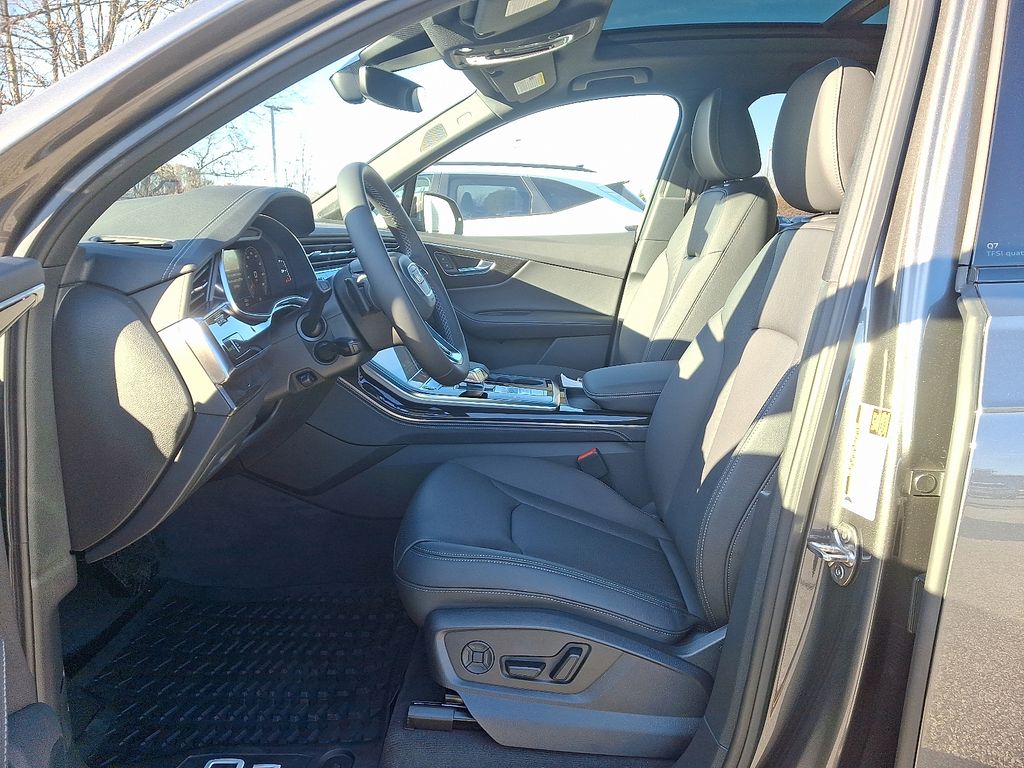 Thumbnail: 2026 Audi Q7 - 6