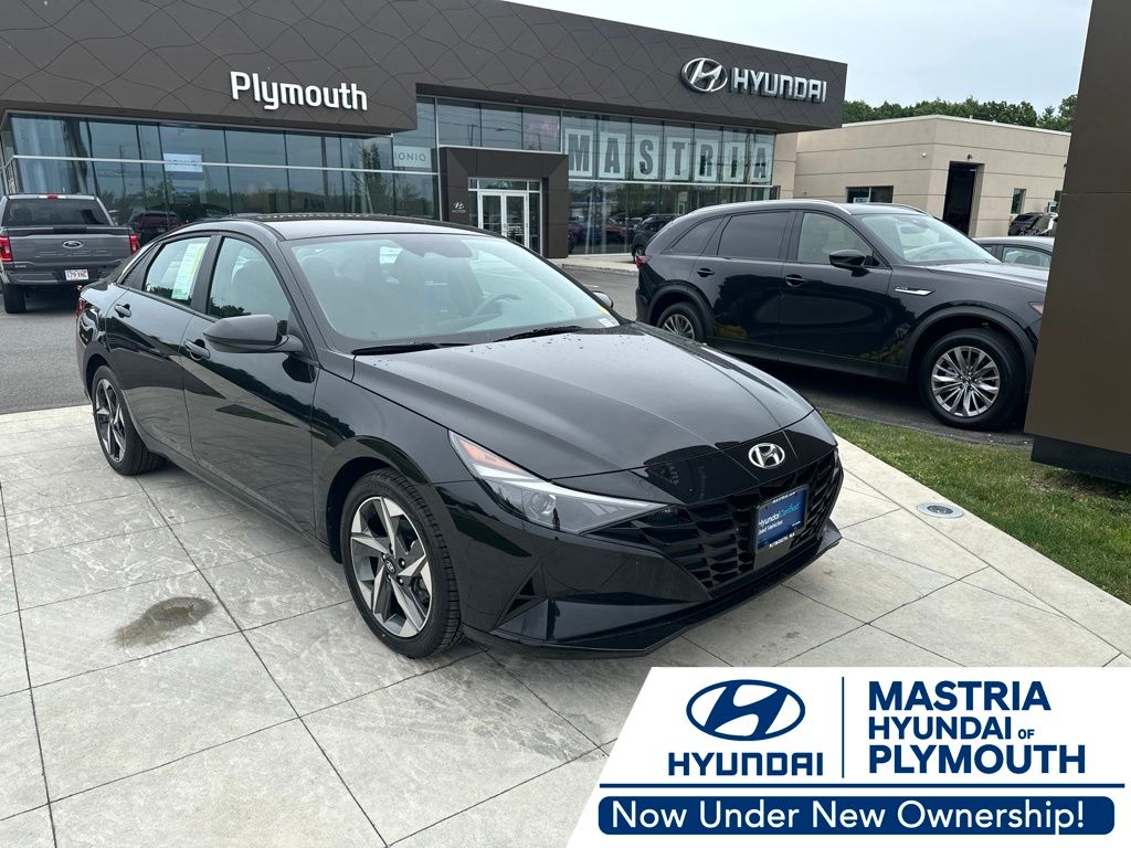 Onyx Black 2023 Hyundai Elantra Sedan Front-Wheel Drive Continuously Variable Transmission