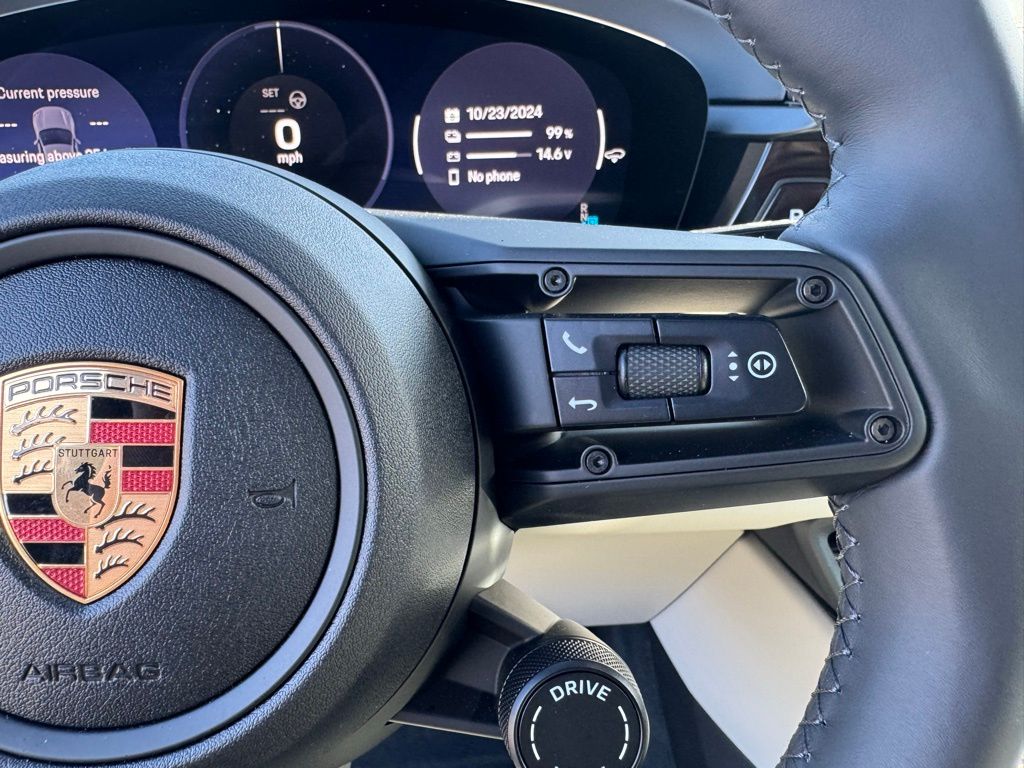 2024 Porsche Macan T 23