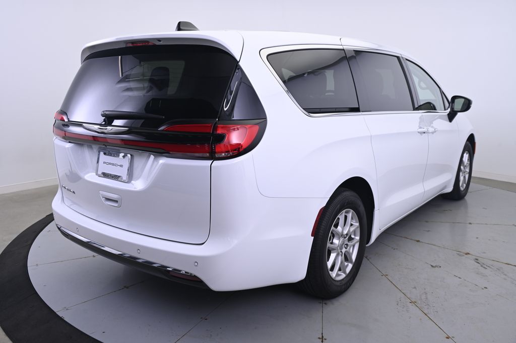 Thumbnail: 2024 Chrysler Pacifica - 7