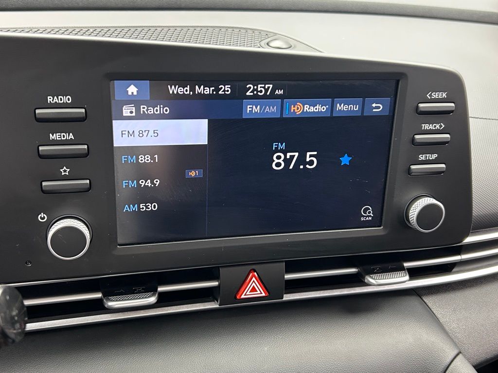 Used 2023 Onyx Black Hyundai SE image 14