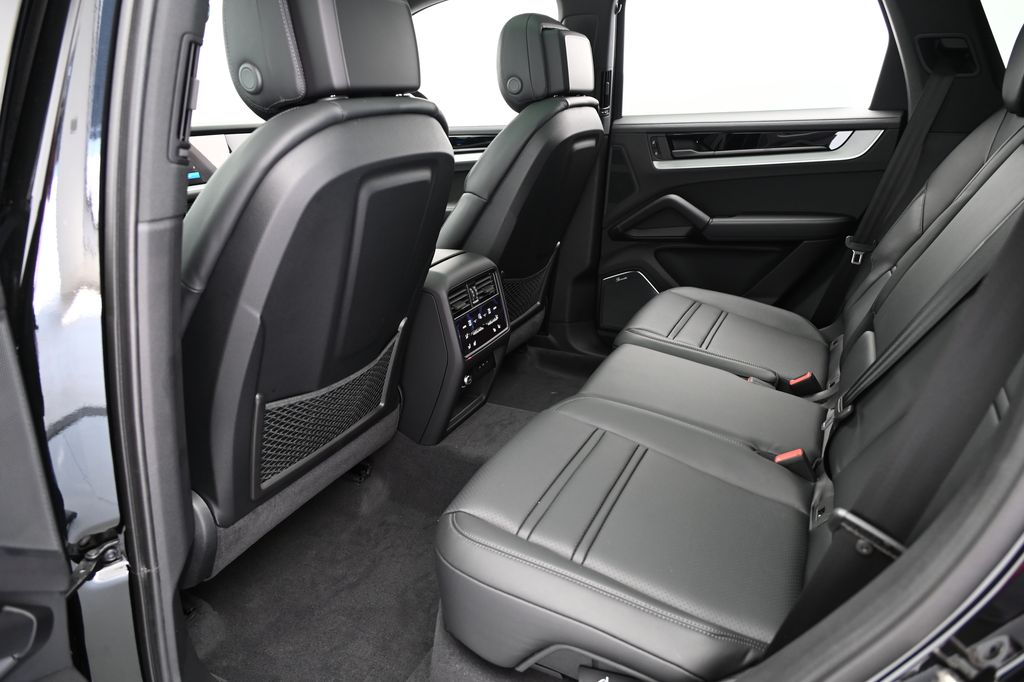 2024 Porsche Cayenne  28