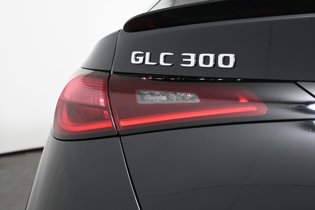 2025 Mercedes-Benz GLC 300 12
