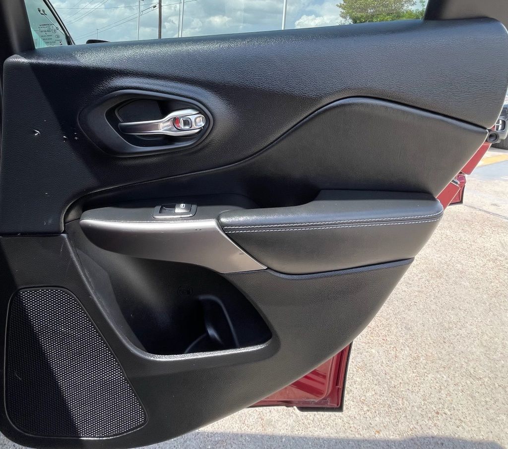 2019 Jeep Cherokee Latitude Red at Community Kia