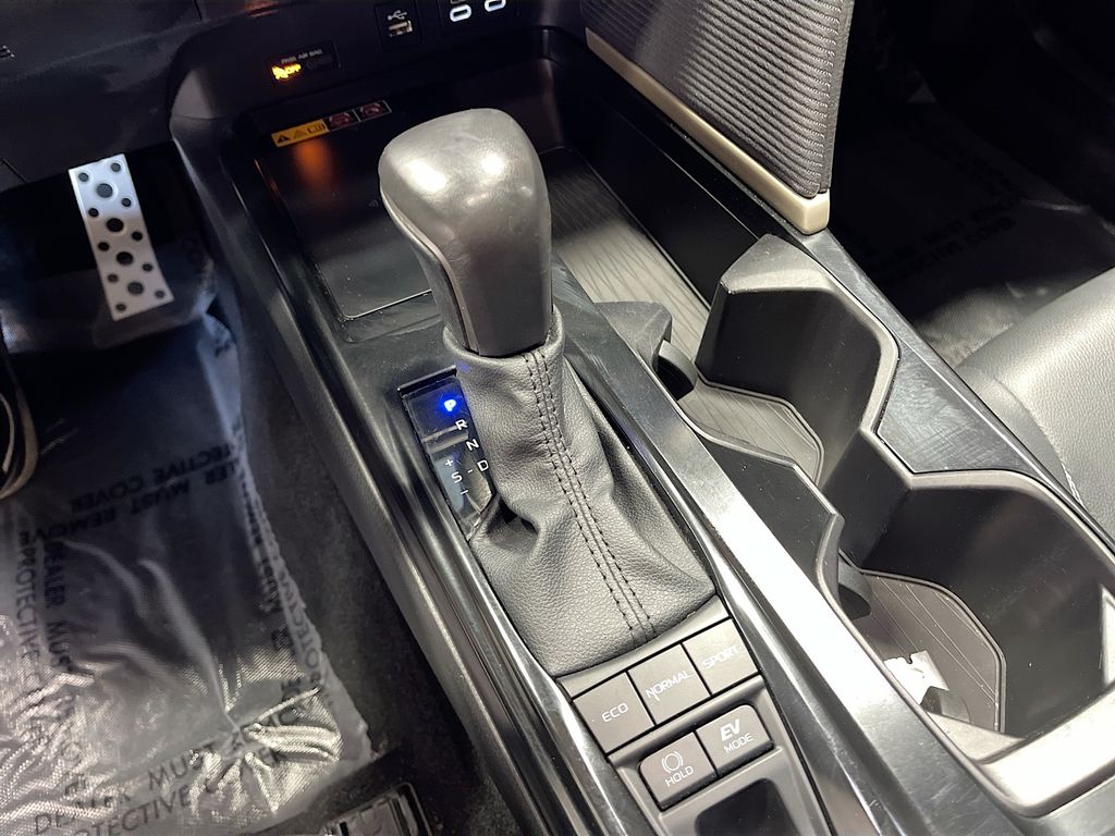 Used 2025 Ice Toyota SE image 17