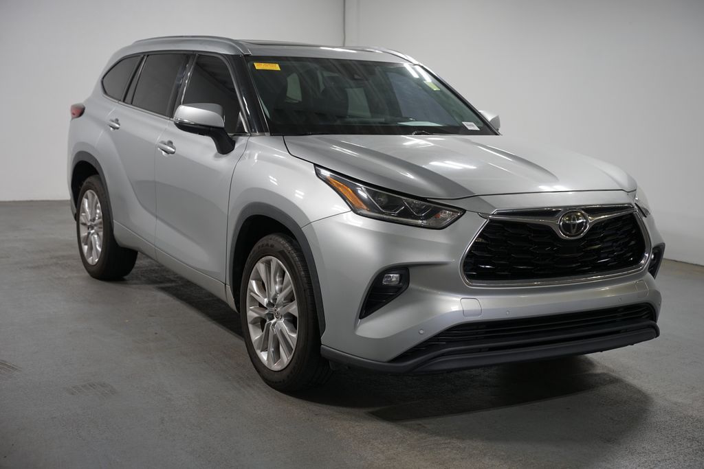 Thumbnail: 2020 Toyota Highlander - 3