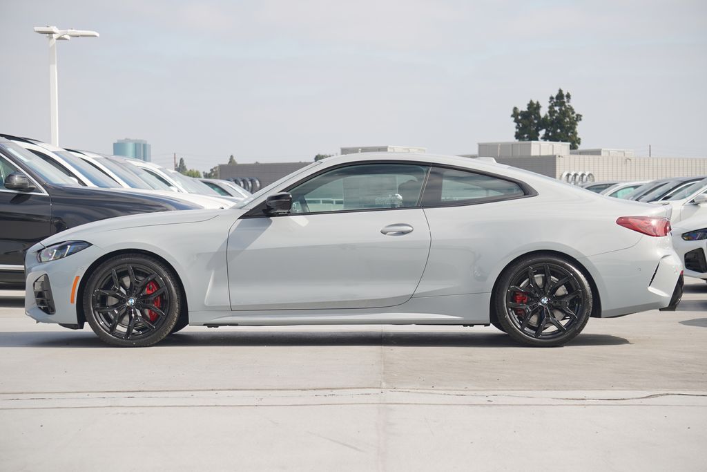 Thumbnail: 2025 BMW 4 Series - 4