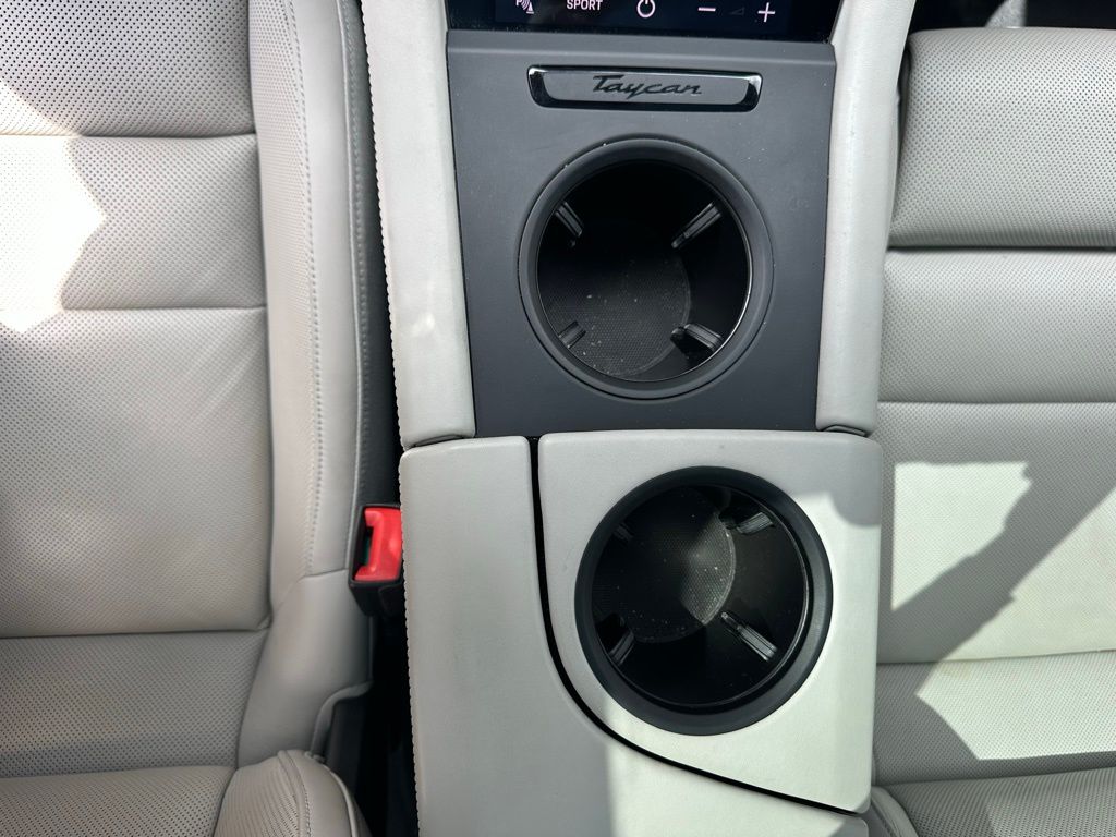 Thumbnail: 2020 Porsche Taycan - 26