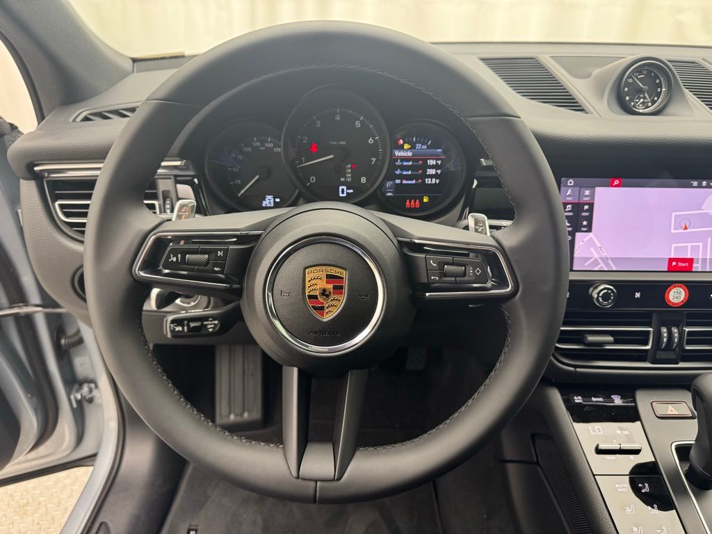 Thumbnail: 2025 Porsche Macan - 6