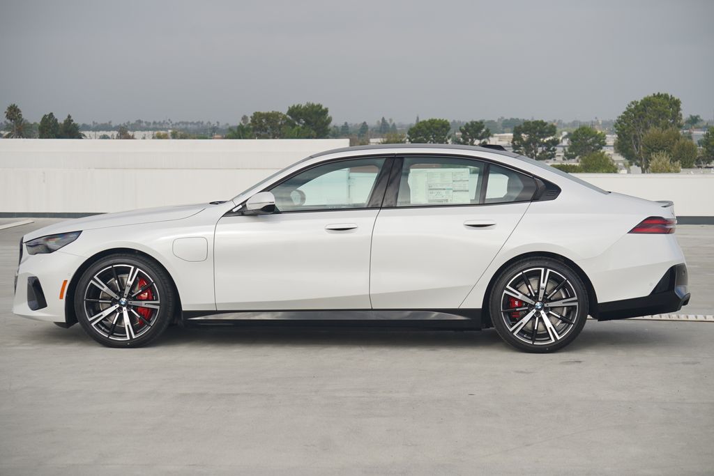 Thumbnail: 2026 BMW 5 Series - 4