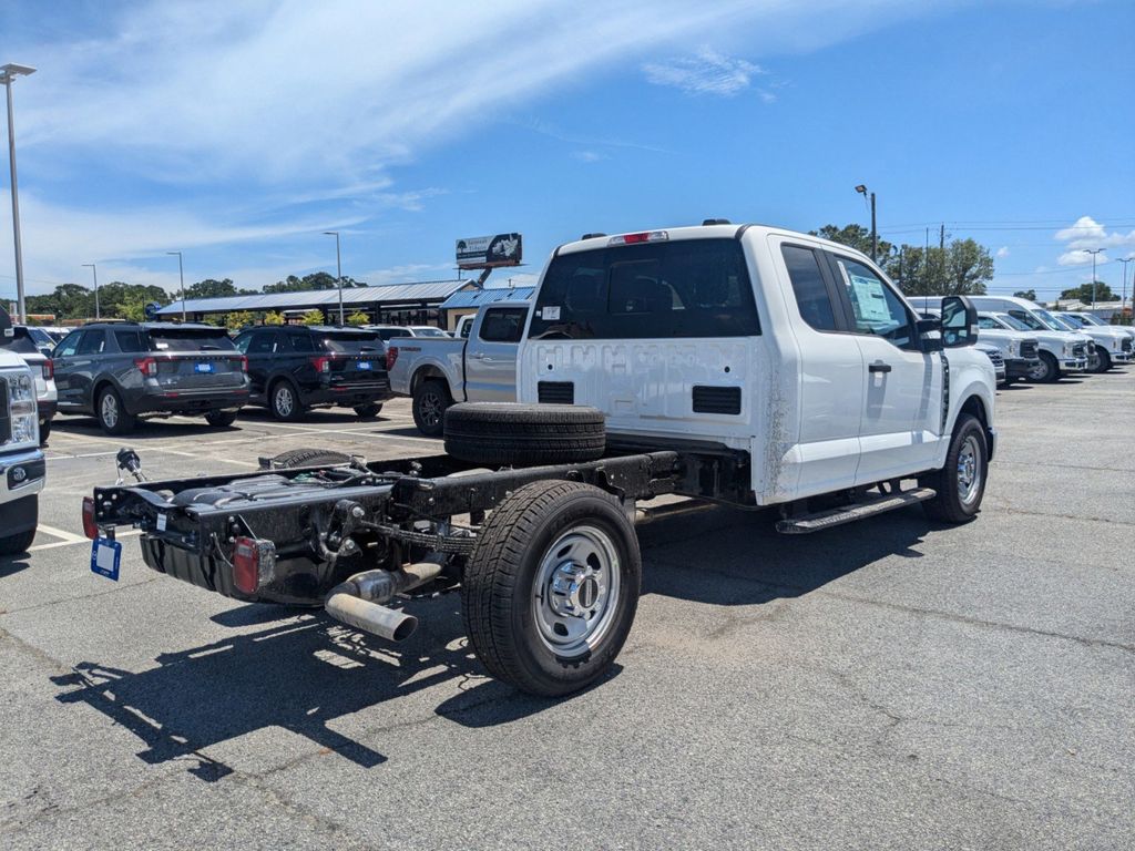 2025 Ford F-350 Super Duty XL