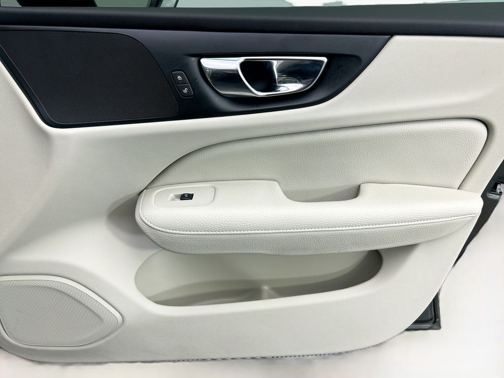 Thumbnail: 2020 Volvo S60 - 23