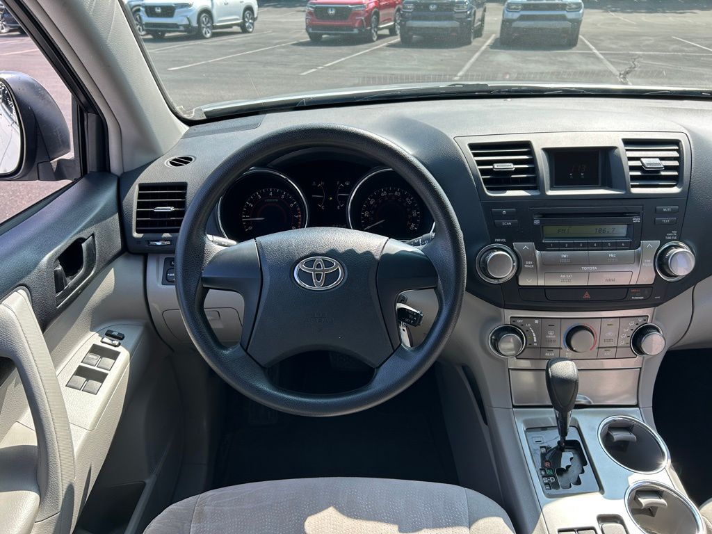 Thumbnail: 2012 Toyota Highlander - 12