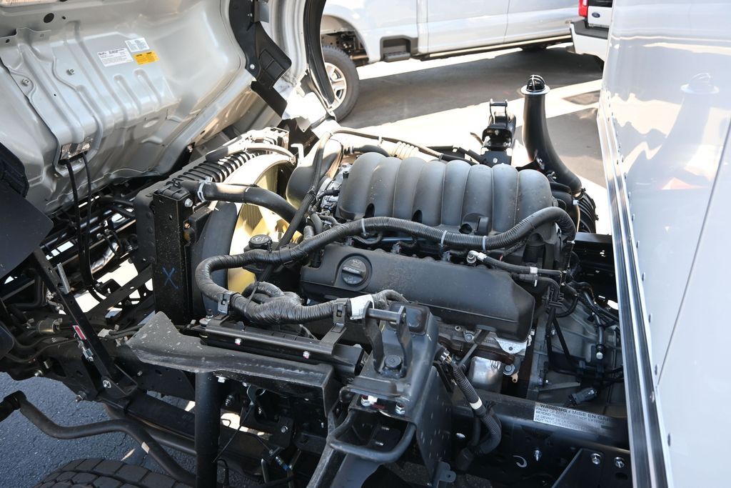 2025 Isuzu NPR HD 
