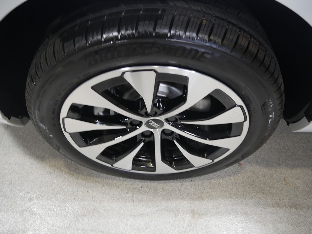 Thumbnail: 2026 Audi Q3 - 12