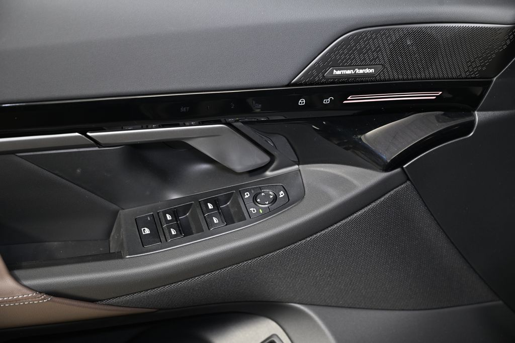 Thumbnail: 2025 BMW 5 Series - 22