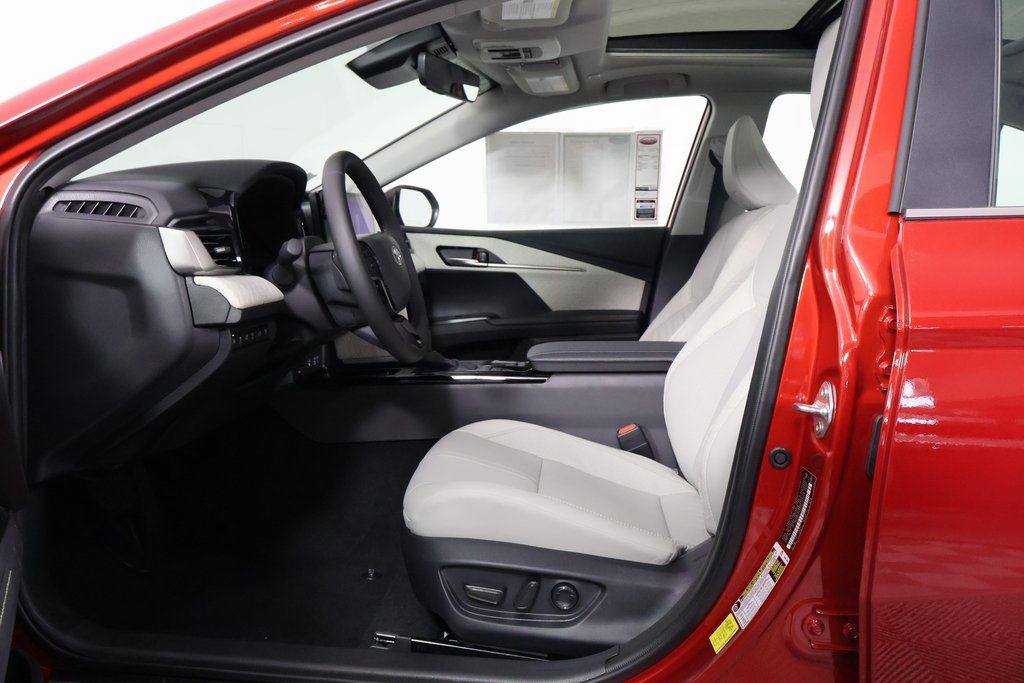 Thumbnail: 2025 Toyota Camry - 10