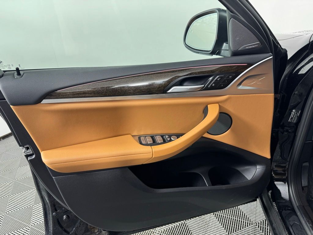Thumbnail: 2025 BMW X4 - 13