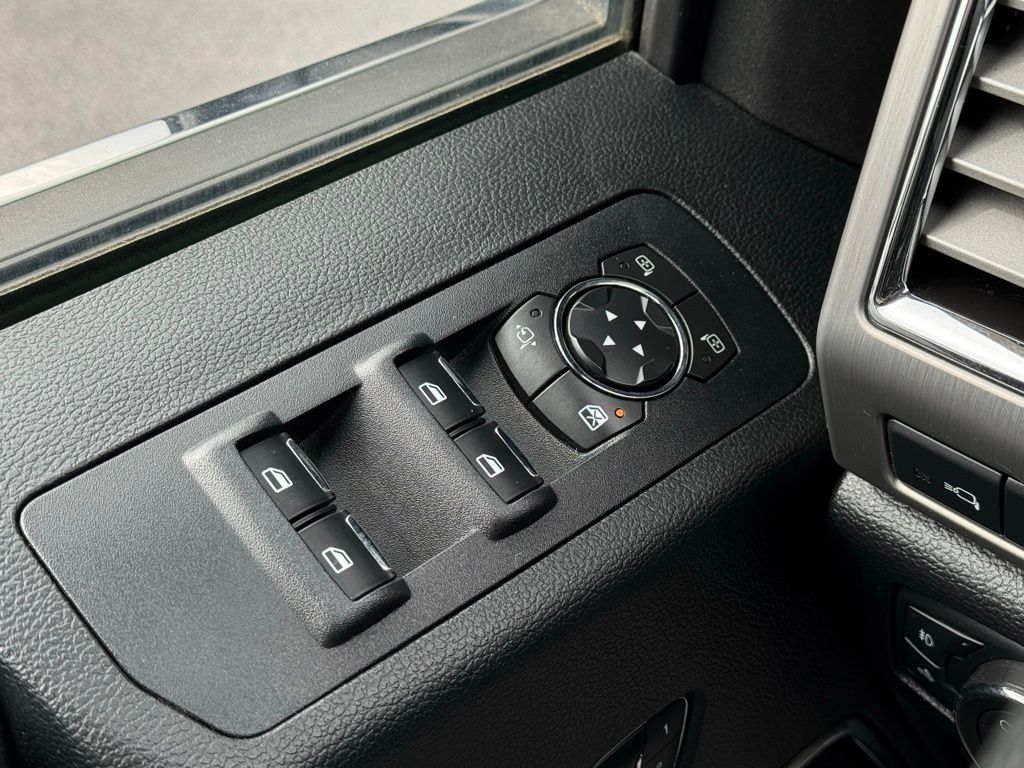 2016 Ford F-150 Platinum photo