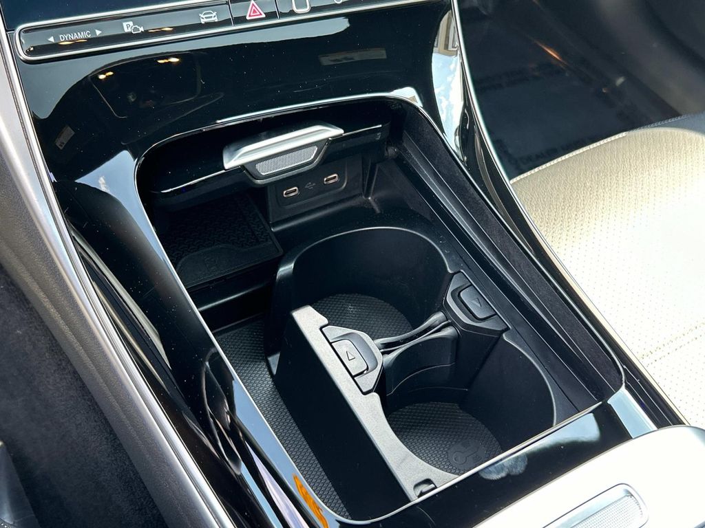 Thumbnail: 2025 Mercedes-Benz C-Class - 11