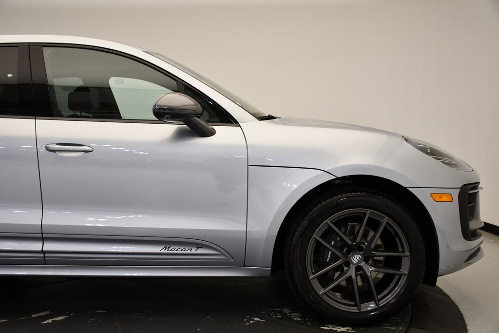 Thumbnail: 2026 Porsche Macan - 15