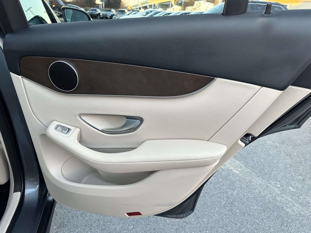 Thumbnail: 2019 Mercedes-Benz GLC - 23