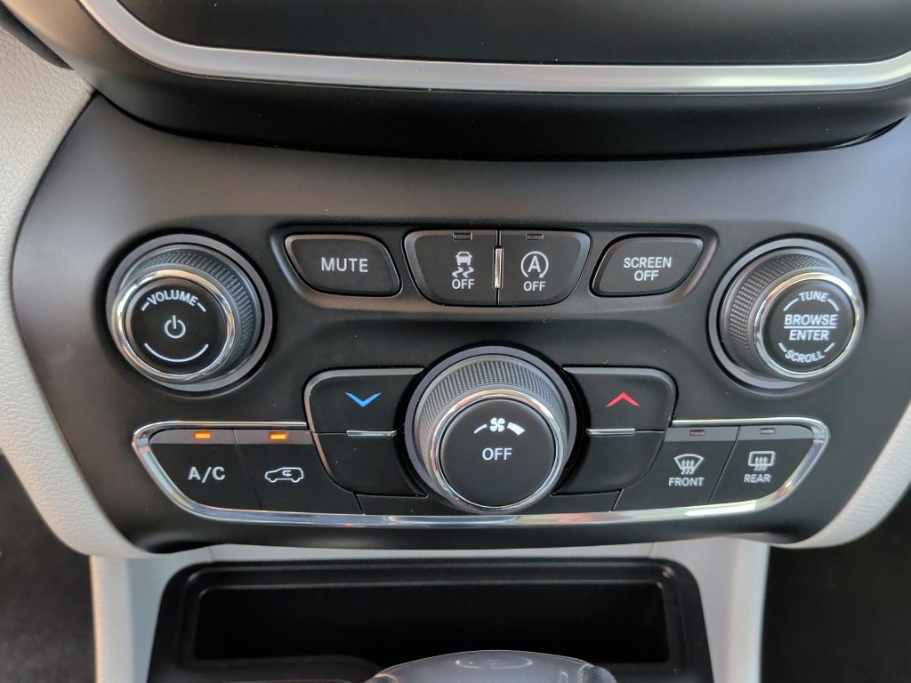 2020 Jeep Cherokee Latitude Plus White at Parkway Family Mazda