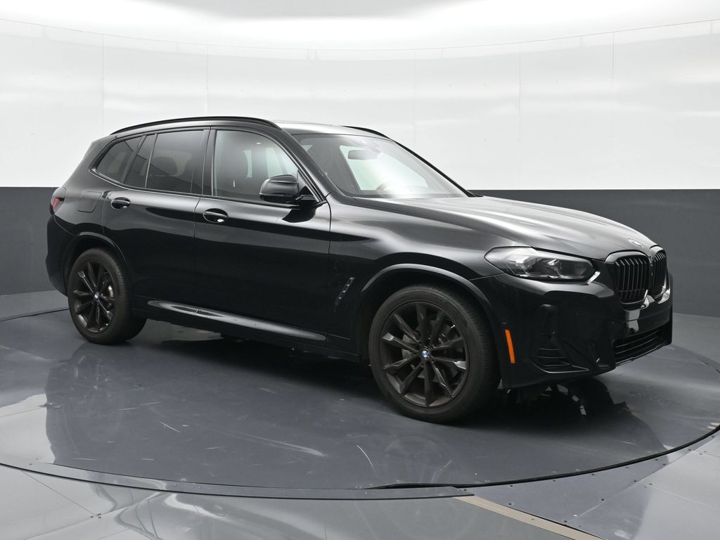 Used 2024 Black BMW sDrive30i image 4
