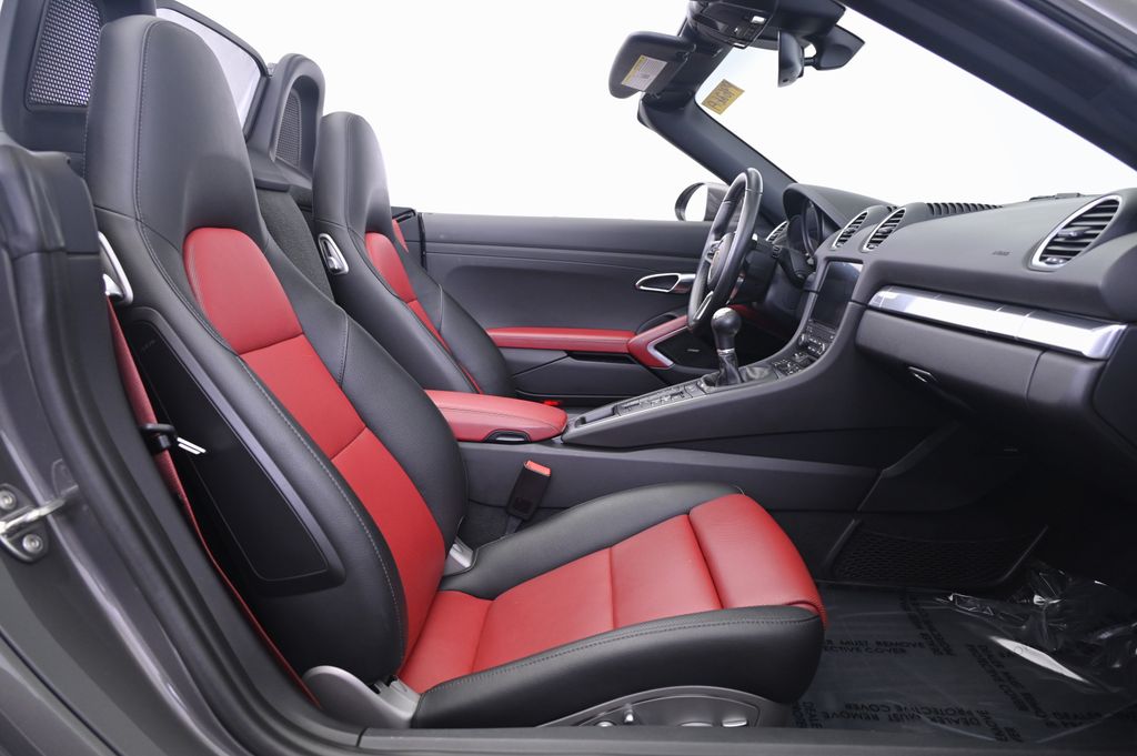 Thumbnail: 2021 Porsche 718 Boxster - 30