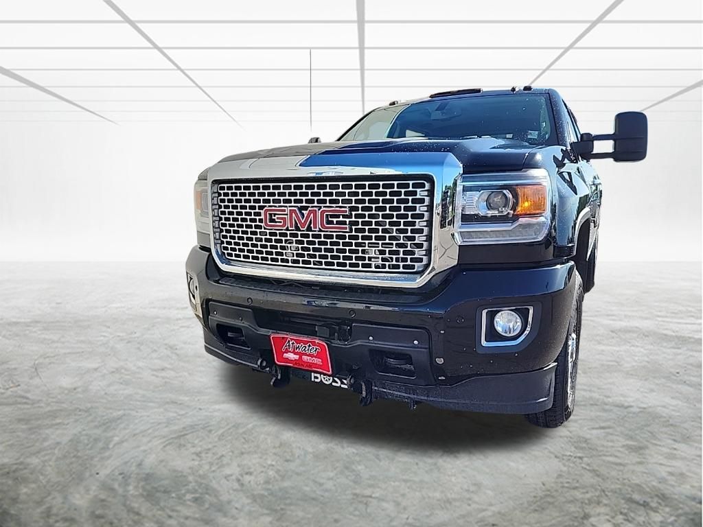 Onyx Black 2015 GMC Sierra 2500HD Pickup Truck Four-Wheel Drive 6-Speed Automatic Overdrive