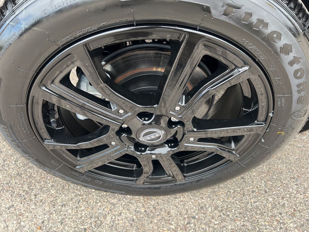 2024 Nissan Kicks SR photo