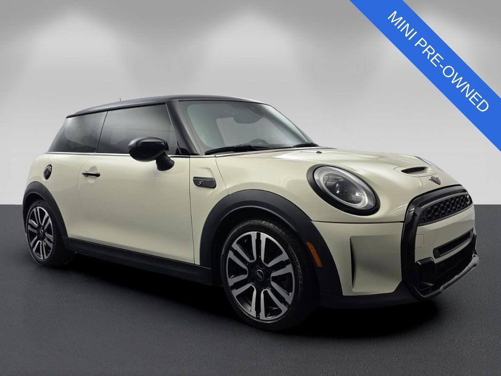 Pepper White 2023 MINI Cooper Hatchback Front-Wheel Drive 7-Speed Automatic