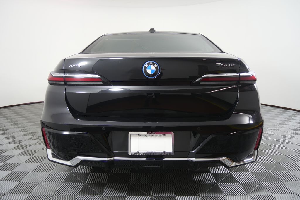 Thumbnail: 2026 BMW 7 Series - 4