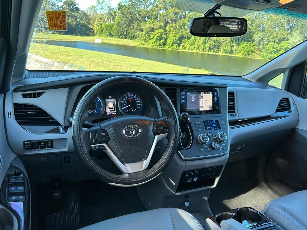 Thumbnail: 2017 Toyota Sienna - 12
