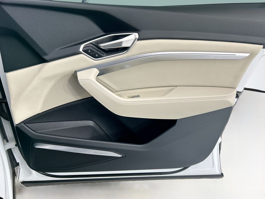 Thumbnail: 2024 Audi Q8 e-tron - 24