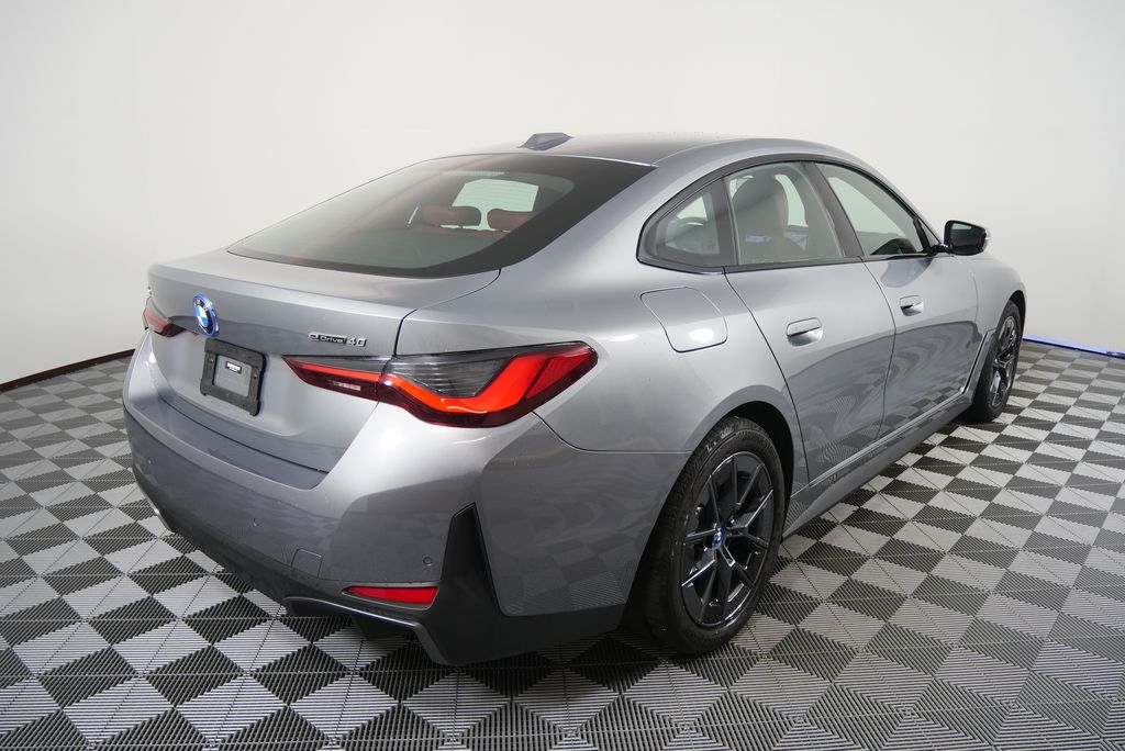Thumbnail: 2022 BMW i4 - 4