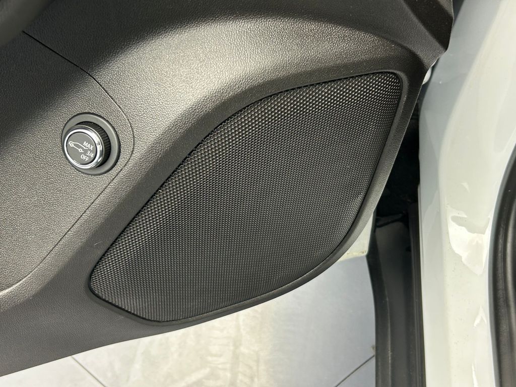 Used 2022 Summit White GMC SLE image 15