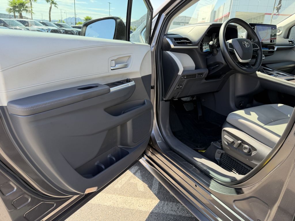 Used 2024 Toyota Sienna Van
