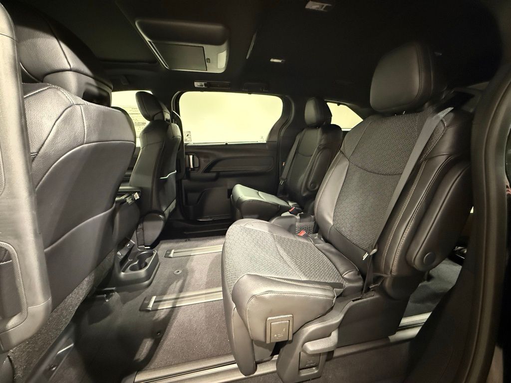 Thumbnail: 2025 Toyota Sienna - 20