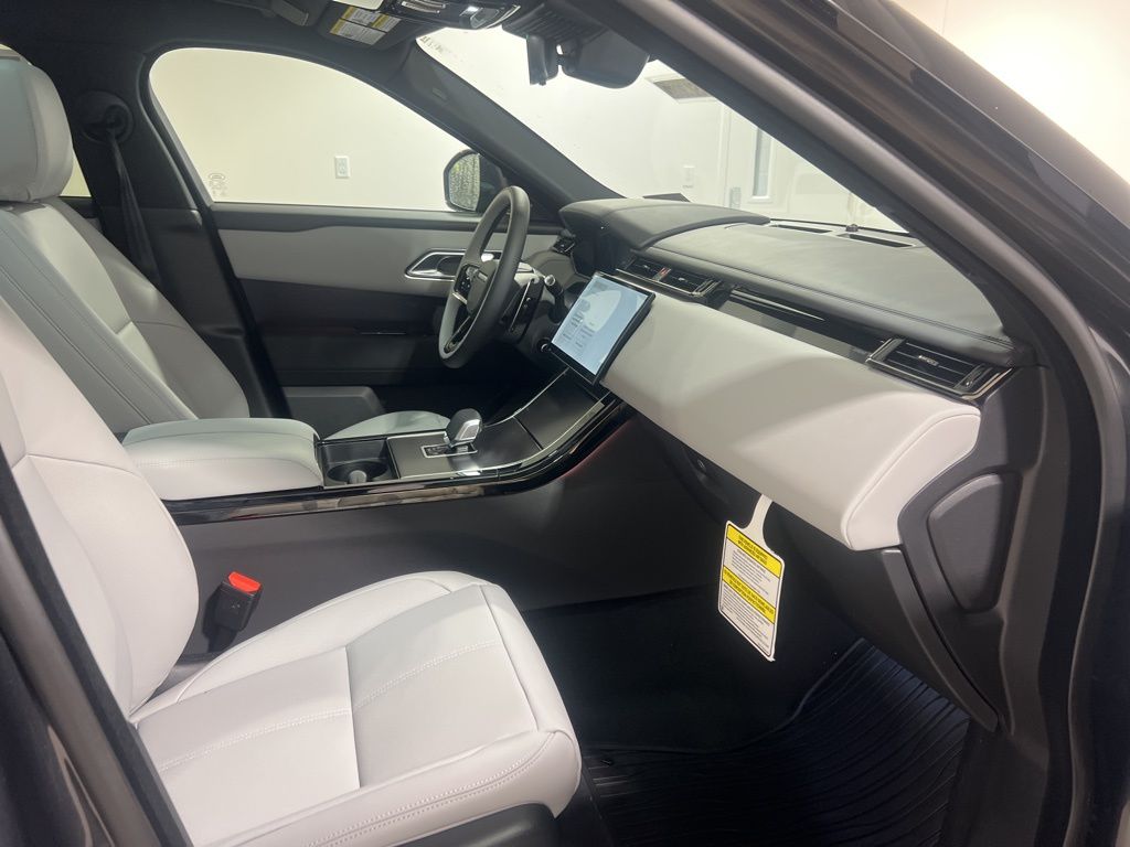 Certified Used 2026  Land Rover Dynamic SE image 25