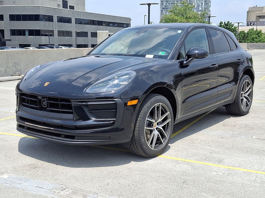 Thumbnail: 2025 Porsche Macan - 1