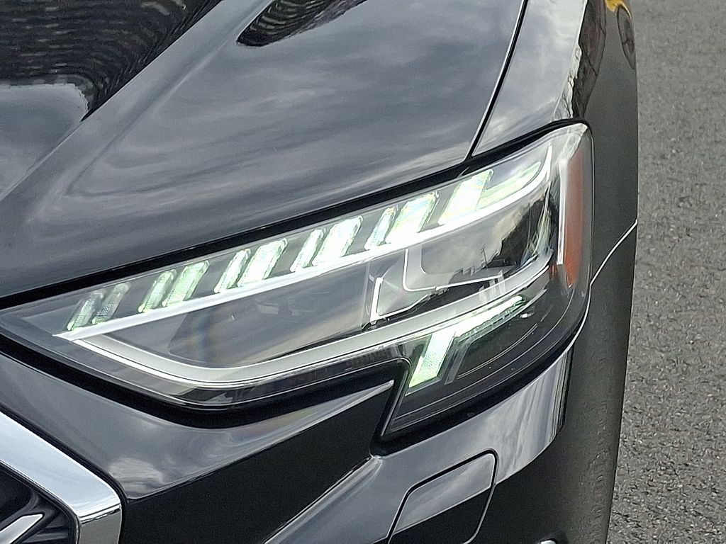 Thumbnail: 2023 Audi S8 - 9