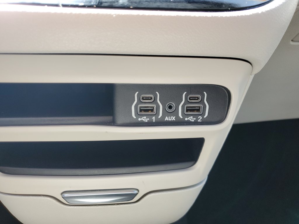 Used 2023 Chrysler Pacifica Van