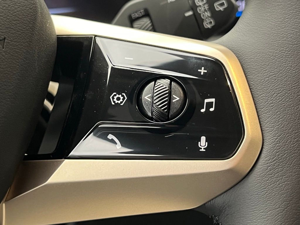 Thumbnail: 2026 BMW iX - 17