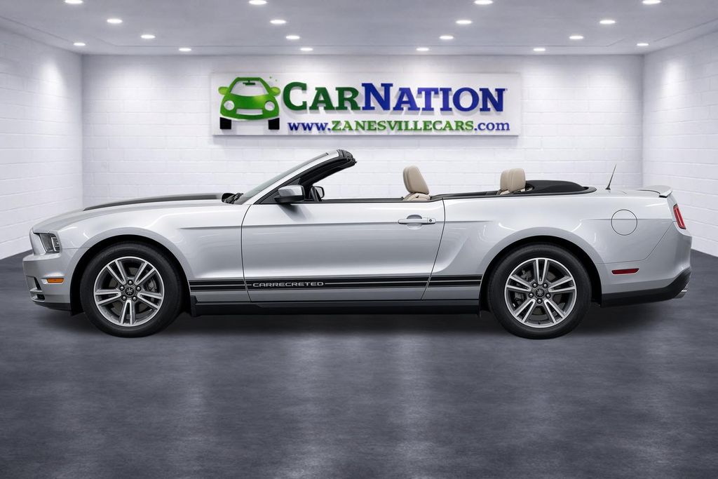 2011 Ford Mustang V6 Premium - Image 2