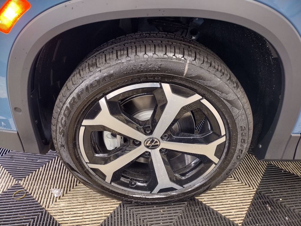 2025 Volkswagen Tiguan SE photo 4